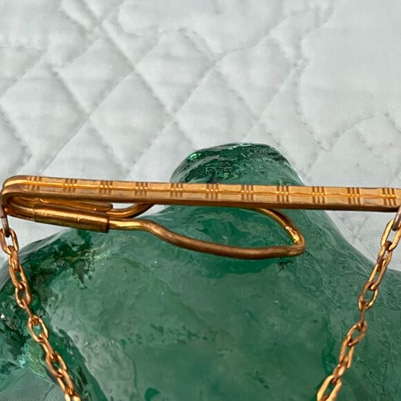 Vintage Gold Tie Clip with Chain Engraved 1940's - 50's - Picture 4 of 4